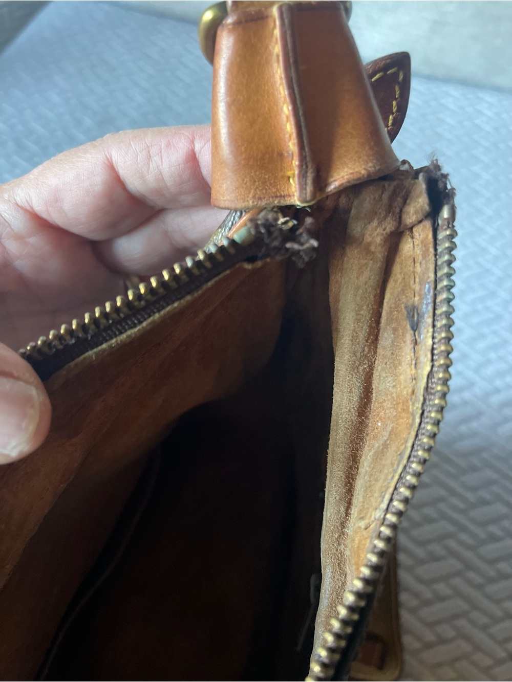 Louis Vuitton Monogram Canvas Shoulder Bag with Natural Leather Trim - Picture 7 of 15